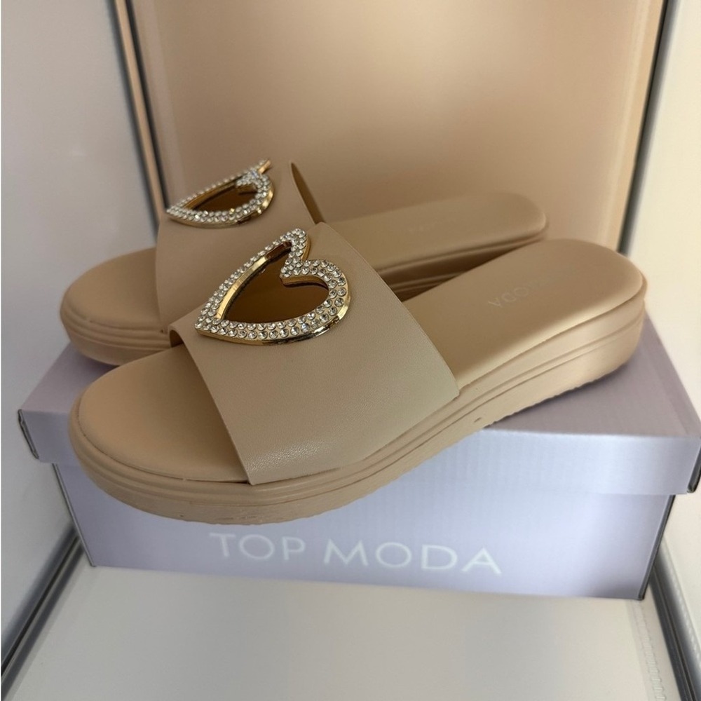 Top Moda Women's Heart Shape Platform Sandals Nude Size 5.5